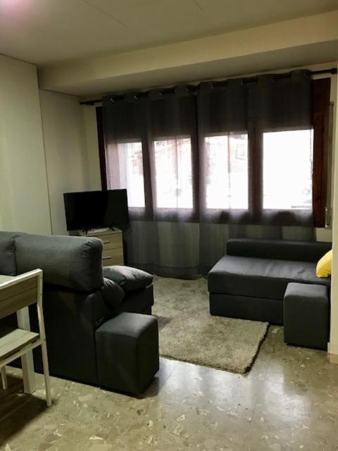Apartament Encantador Al Centre De Vic Aptgarbi Екстериор снимка