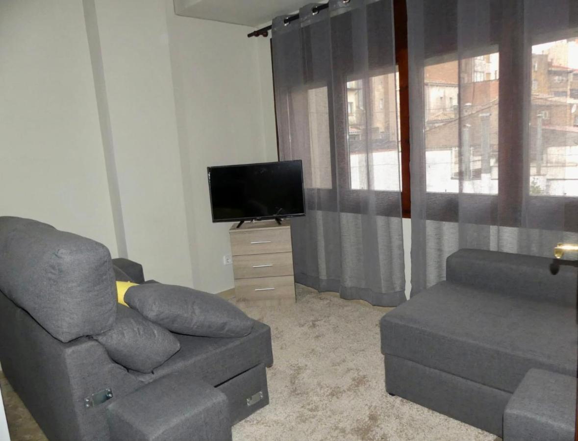 Apartament Encantador Al Centre De Vic Aptgarbi Екстериор снимка