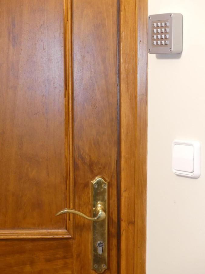 Apartament Encantador Al Centre De Vic Aptgarbi Екстериор снимка