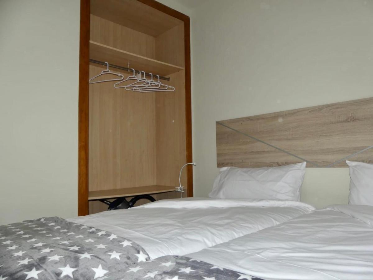 Apartament Encantador Al Centre De Vic Aptgarbi Екстериор снимка