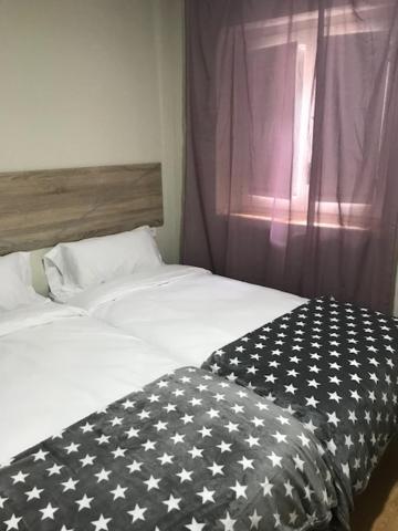 Apartament Encantador Al Centre De Vic Aptgarbi Екстериор снимка